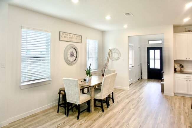 Building Photo - 31106 Aumbrey Ivy Ct