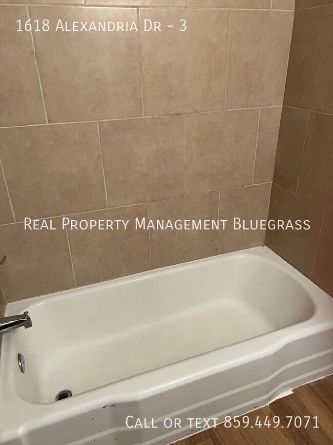 Building Photo - 1618 Alexandria Dr