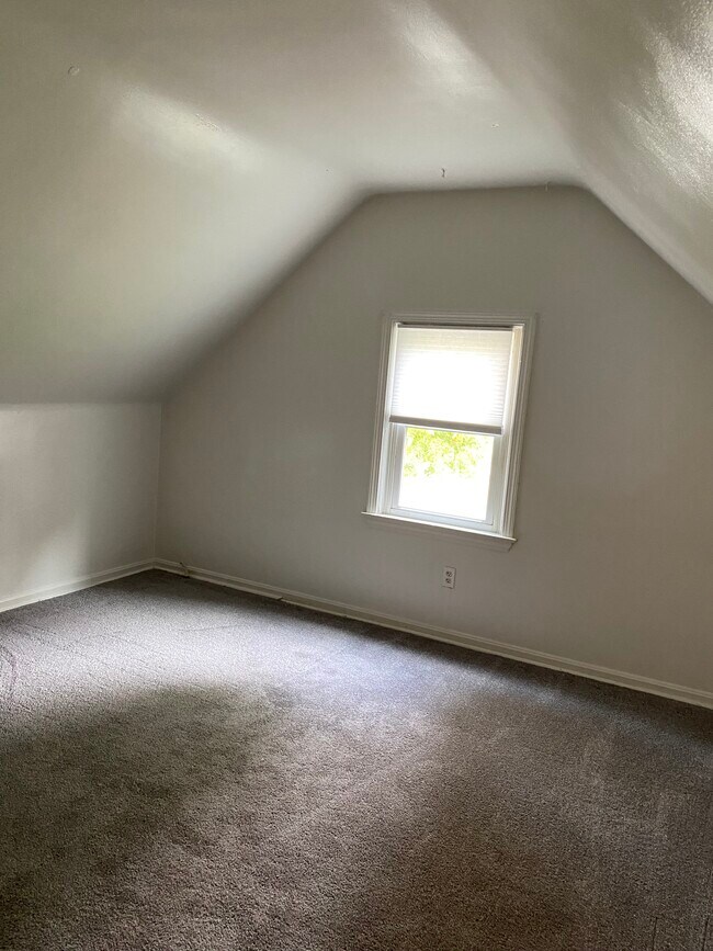 Building Photo - 1584 North Rd SE