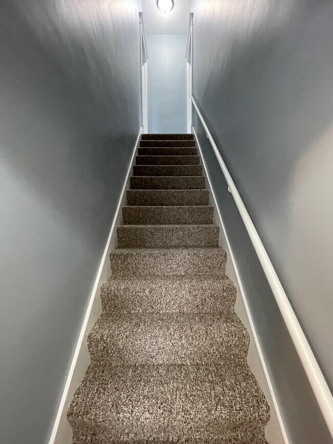 Building Photo - 419 N 6th St