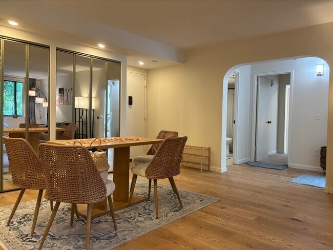 Building Photo - 1731 Beacon St