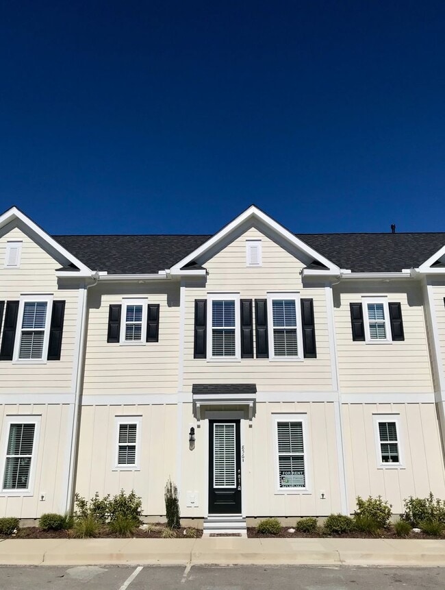 Building Photo - LUXURIOUS HIGH-END 2-story townhome in Market Common - walk to everything!