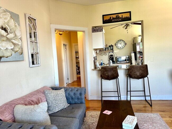 Building Photo - 108 Myrtle St