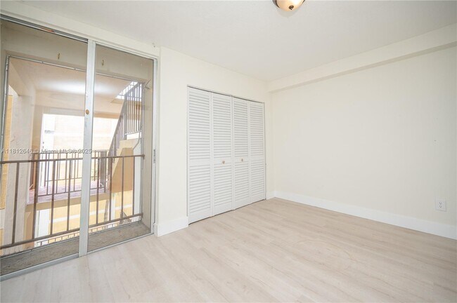 Building Photo - 9210 Fontainebleau Blvd
