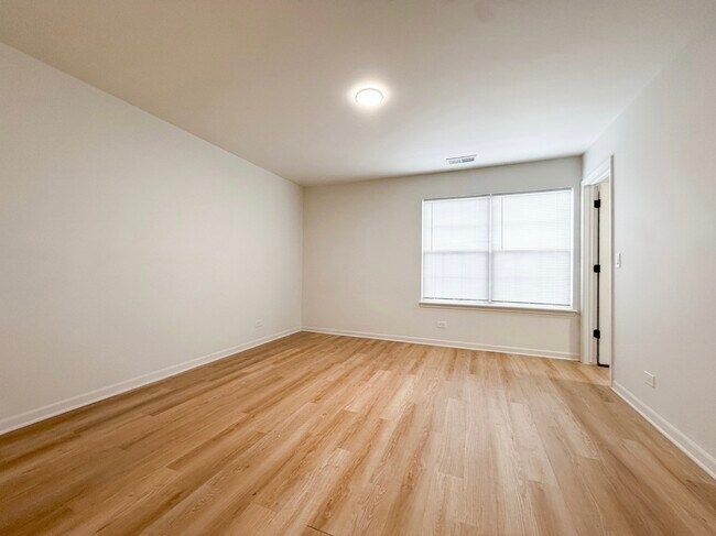 Building Photo - 1089 Ellsworth Dr