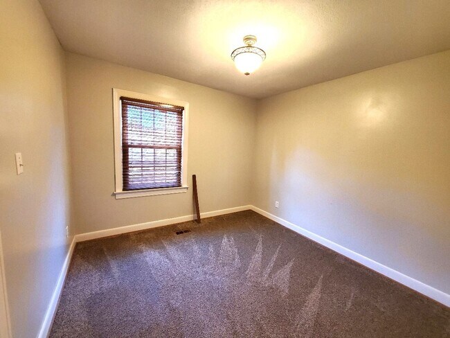 Building Photo - Lots of Space And Large Lot.