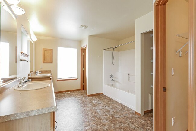 Building Photo - 6907 Desperado Dr SE
