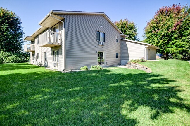 Building Photo - Broadway Drive - Sun Prairie