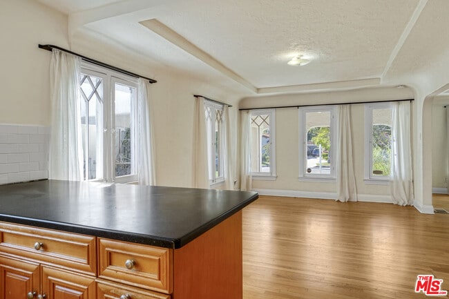 Building Photo - 2038 Malcolm Ave