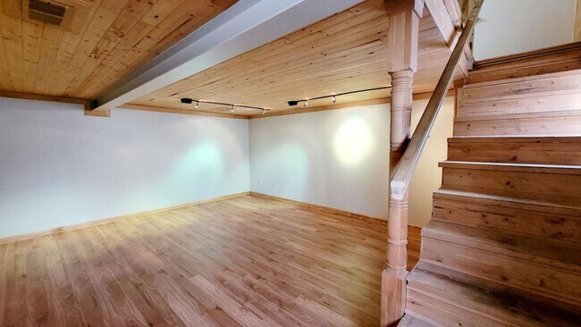 Building Photo - 2 Bedroom house near Mileground - Available 05/20/2026