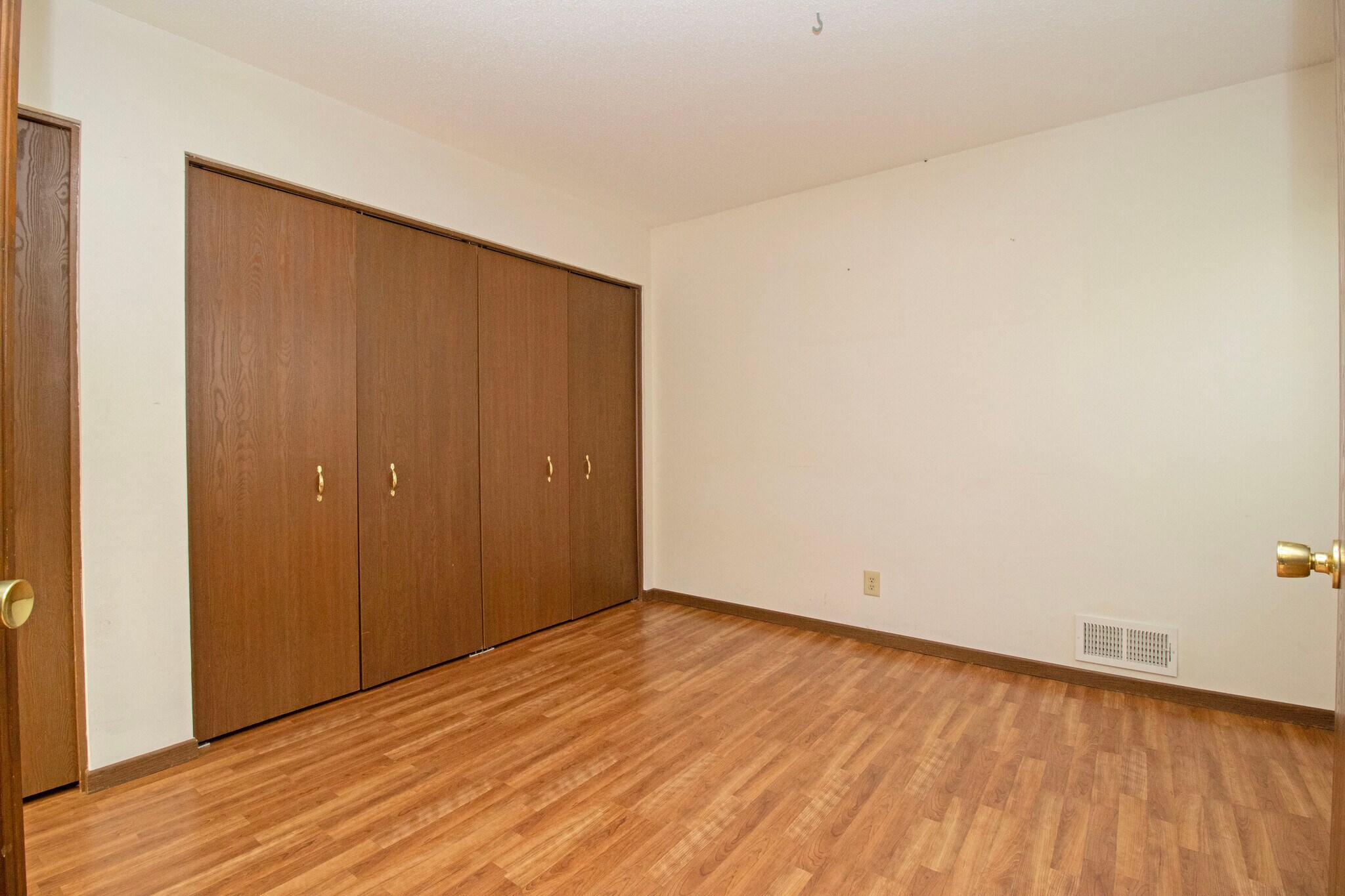 Building Photo - 4215 Sylvia Ln S