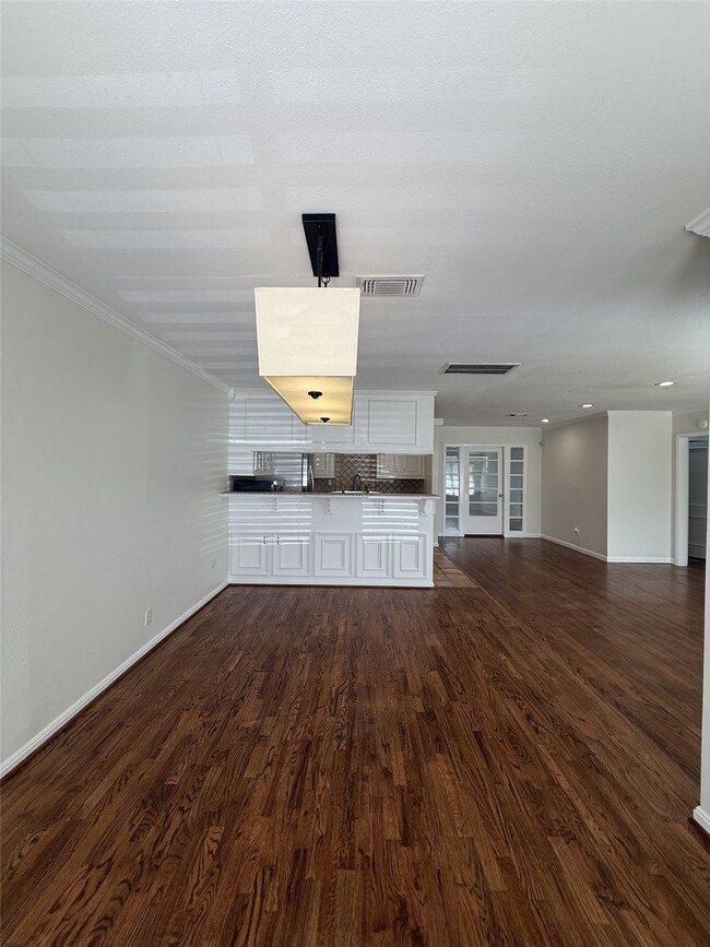 Building Photo - 1234 Gardenia Dr