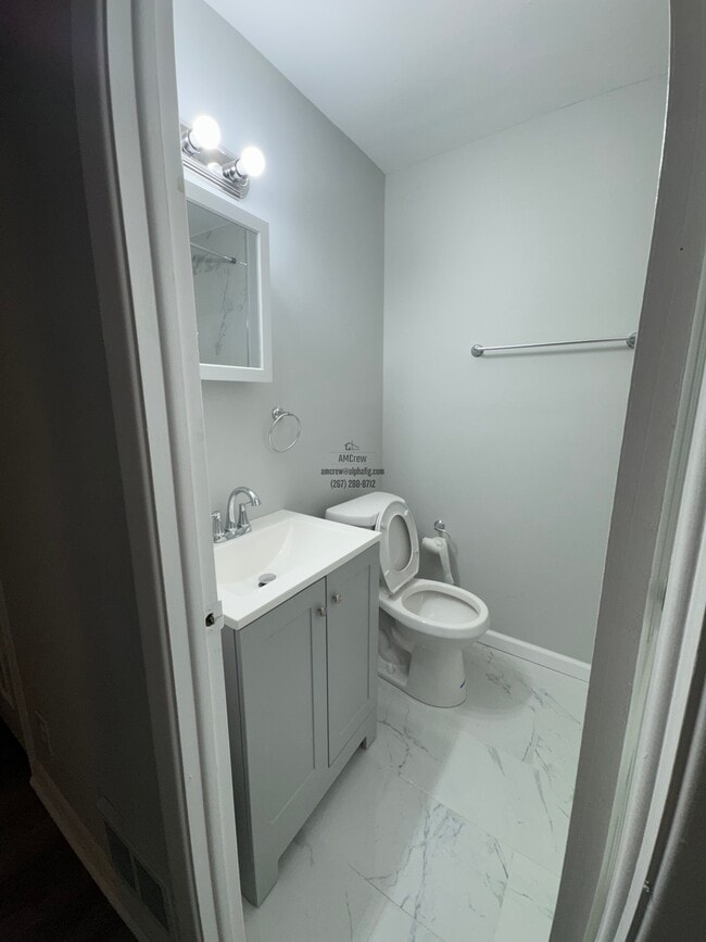 Building Photo - 10008 Jeanes St