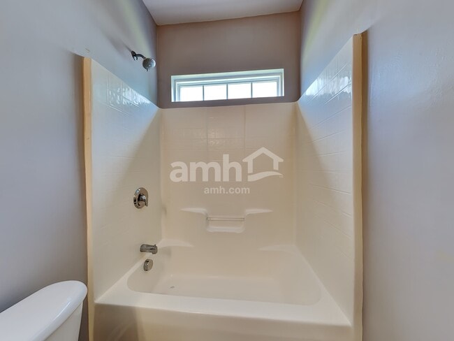 Building Photo - 621 English Oak Cir