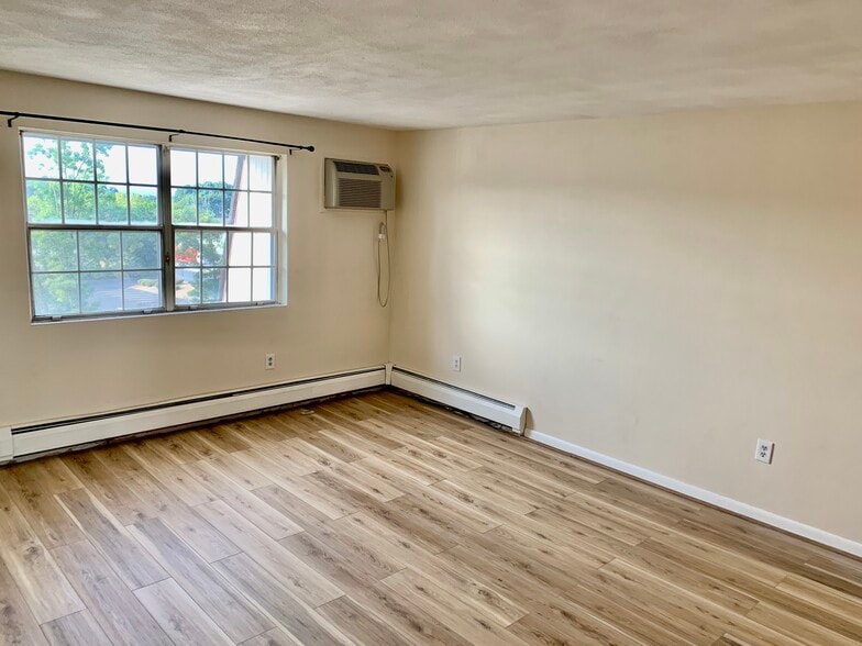 Building Photo - 22 Williamsburg Ct