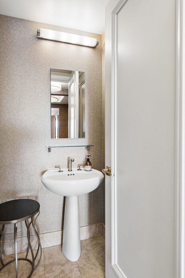 Building Photo - 706 Mission St