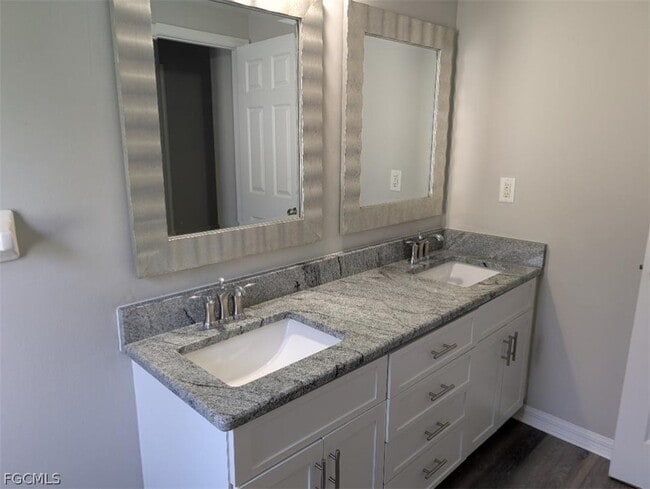 Building Photo - 4614 SW 7th Ave