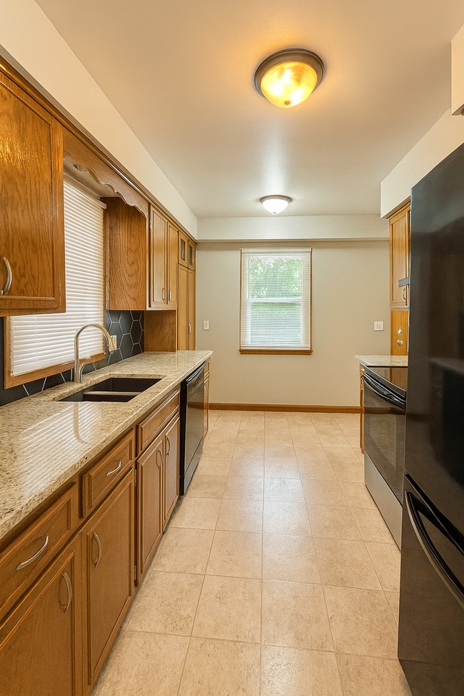 Building Photo - COME CHECK-OUT ALL THE UPDATES!  Great crystal home with huge fenced in backyard! Awesome home fo...