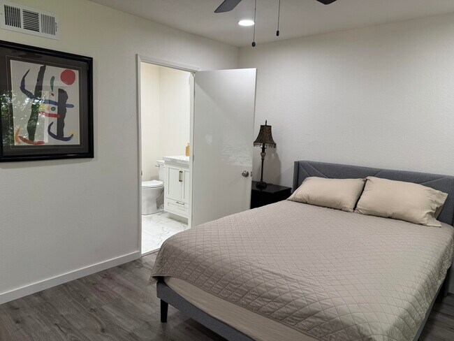 Building Photo - 48728 Desert Flower Dr