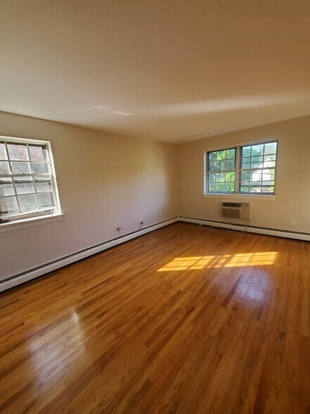 Building Photo - 534 Church Rd