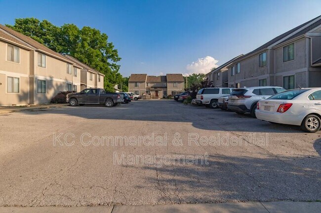 Building Photo - 209 W Main St
