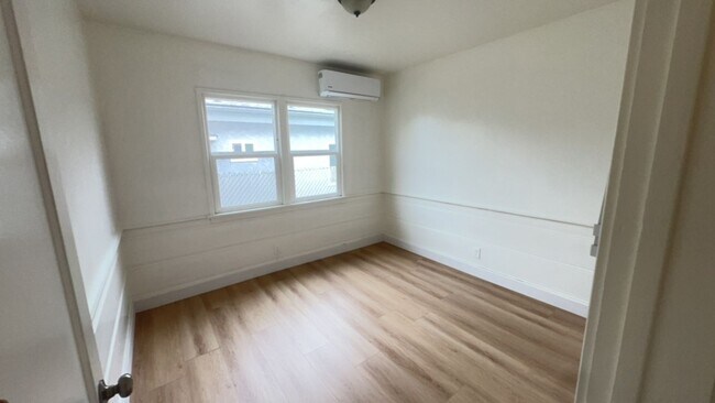 Building Photo - Charming Home in the well-established Riverside neighborhood!