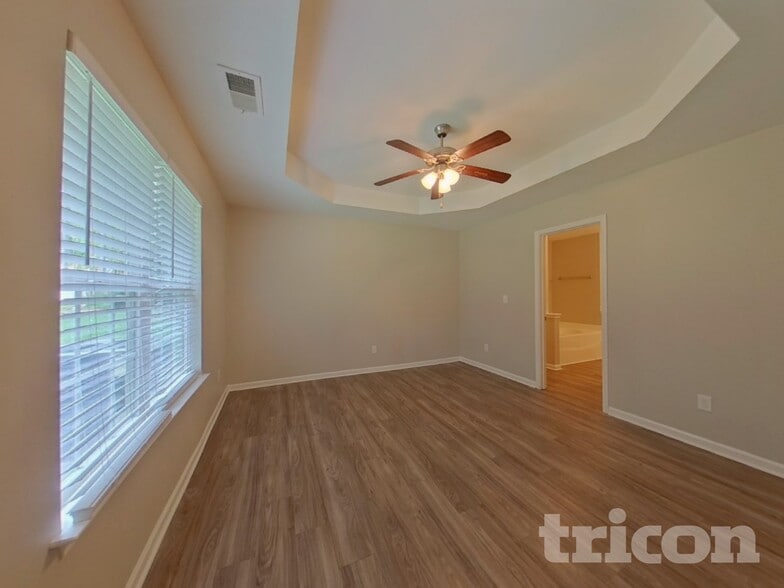 Building Photo - 6235 Leslie Drive