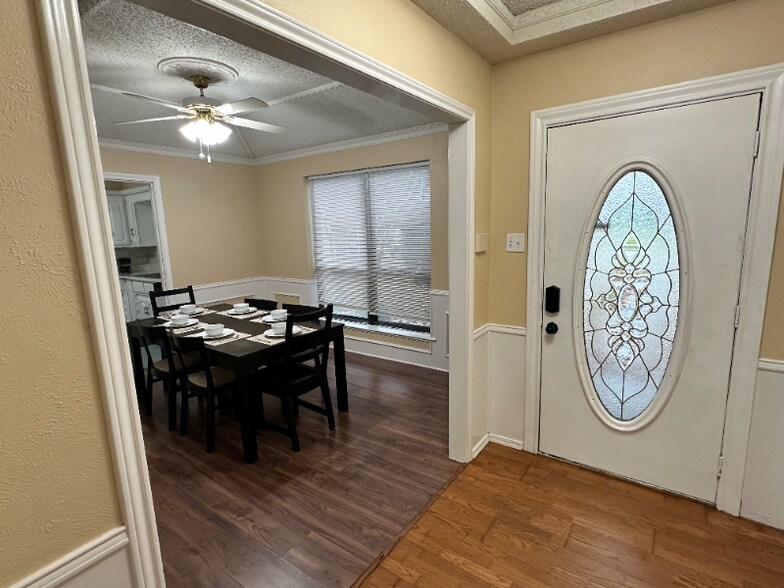 Building Photo - 4821 S Country Club Rd