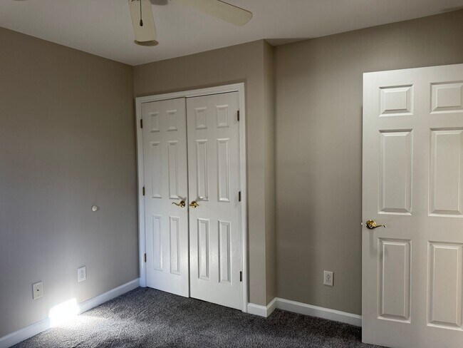 Building Photo - Charming Cul-de-Sac Home