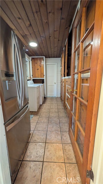 Building Photo - 546 Griswold Ave