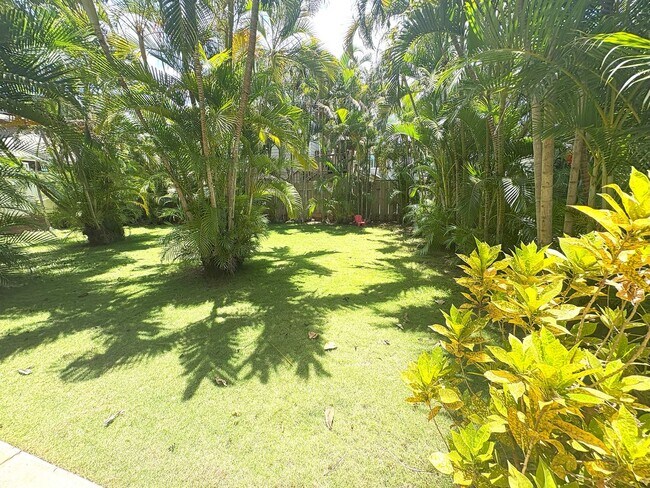 Building Photo - Haleakala Gardens - Furnished Ground Floor 3bed/2bath Condo private end unit!