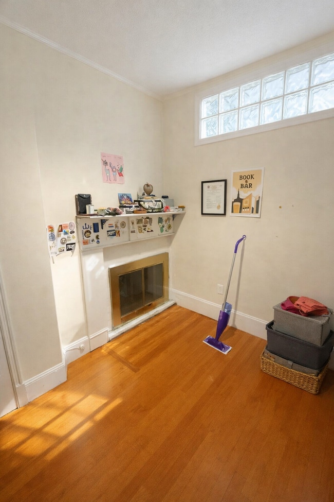 Building Photo - 52 Fenway