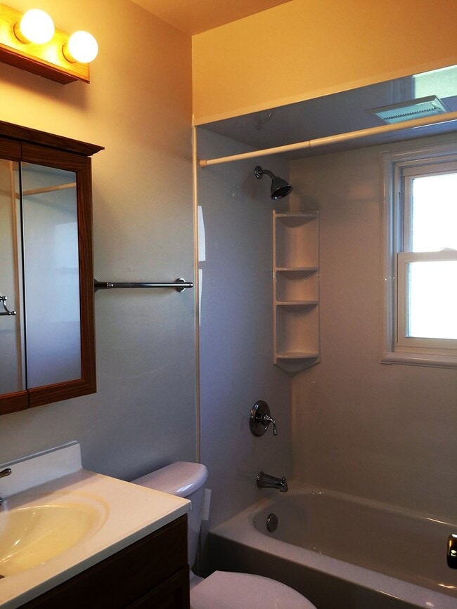 Building Photo - BEAUTIFUL RANCH HOME