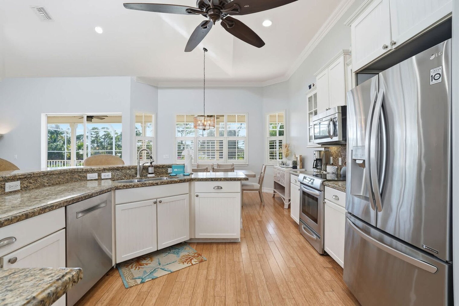 Building Photo - 3011 Pine Tree Dr