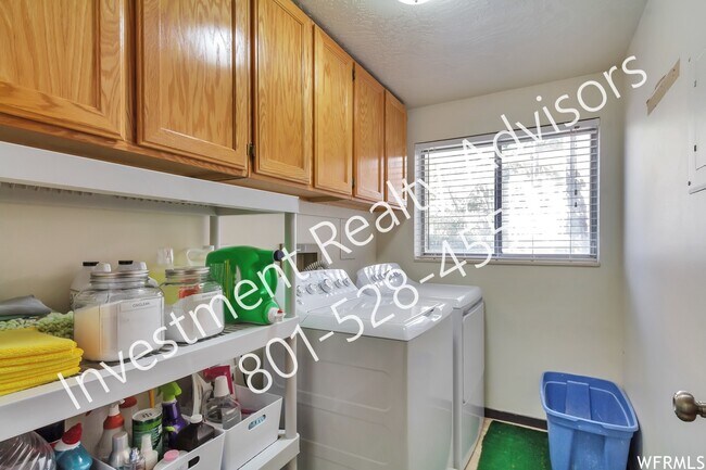 Building Photo - 8136 Cottonwood Hills Cir