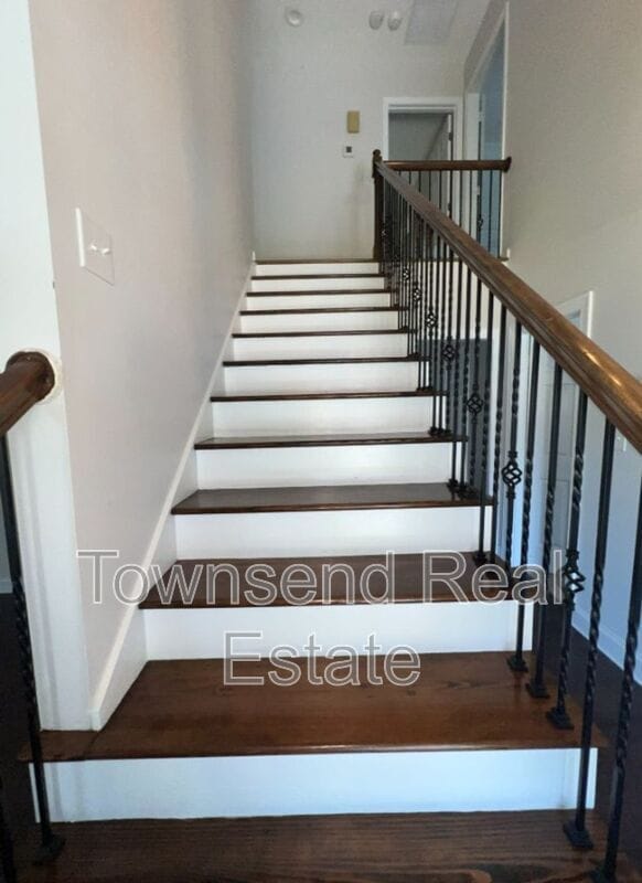Building Photo - 303 Wagoner Dr