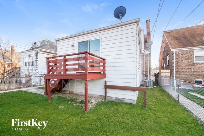 Building Photo - 19 E 140th Ct