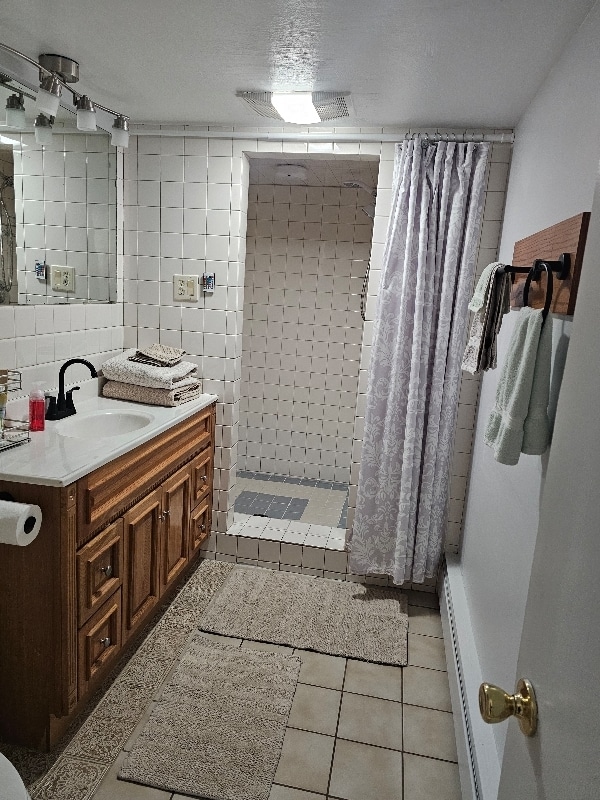 Building Photo - 5607 Cir Dr E