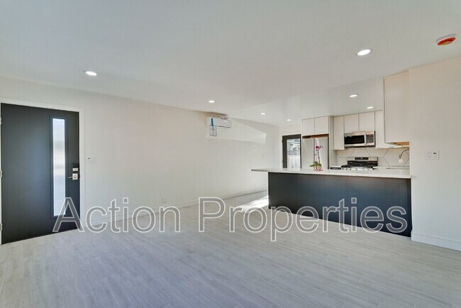 Building Photo - 664 Ehrhorn Ave