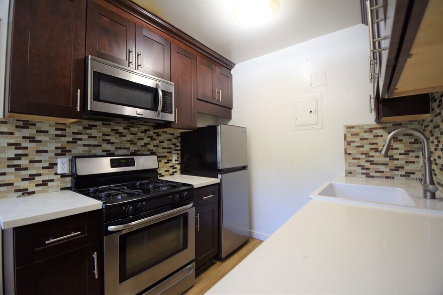 Building Photo - 11204 Peach Grove St