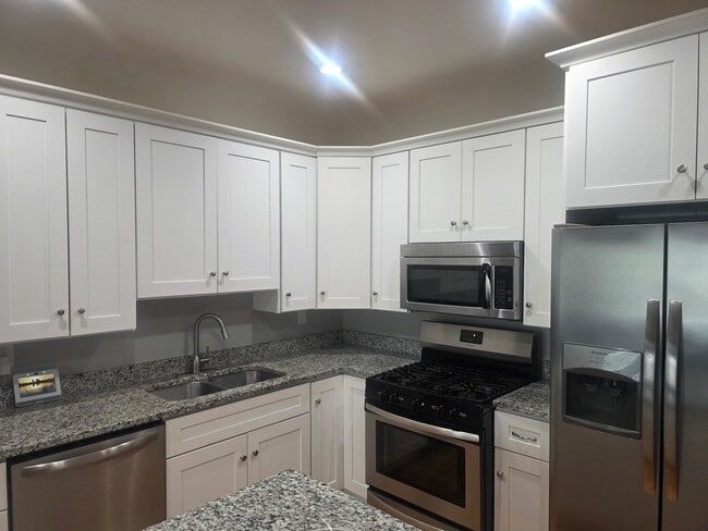 Building Photo - 6926 S Paxton Ave