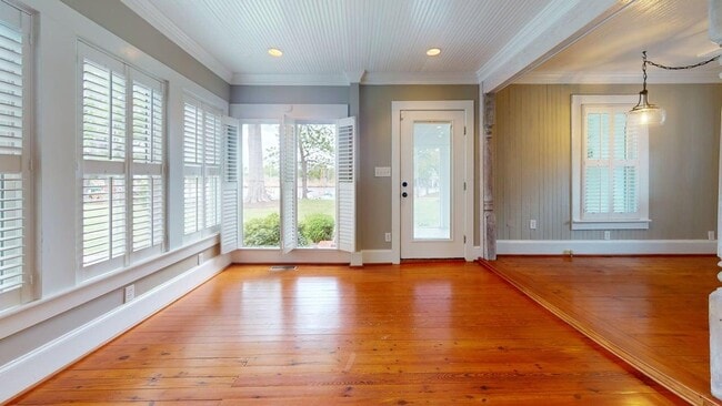 Building Photo - The Heart of Downtown