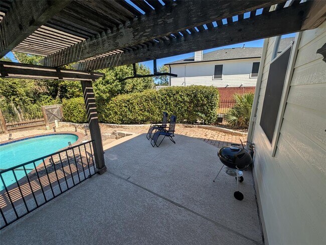 Building Photo - 6806 Thistle Hill Way