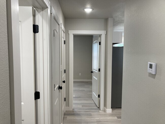 Building Photo - 10423 Preston Ct