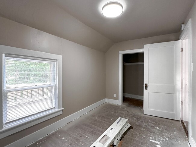Building Photo - 408 E Pacific St
