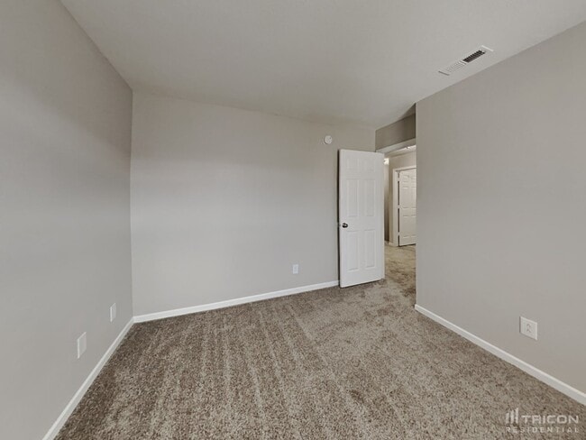 Building Photo - 3007 W Longbranch Dr