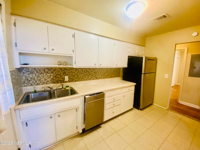 Building Photo - 8469 San Clemente Dr