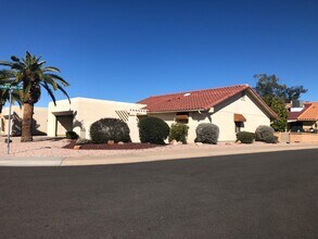 Building Photo - Welcome to this charming 2-bedroom, 2-bathroom home. Available April through October 2026!