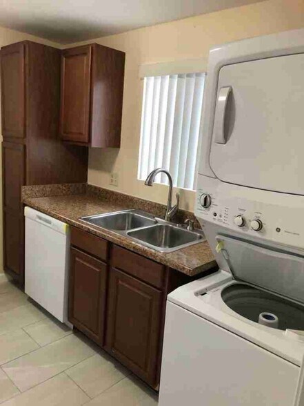 Building Photo - 4443 Estada Dr