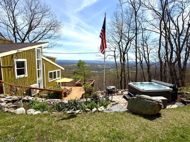 Building Photo - 20 Upper Mountain Rd